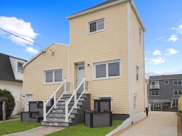 169 E Santa Barbara Road , Lindenhurst, NY 11757
