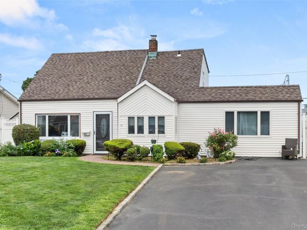 47 Cove Lane , Levittown, NY 11756