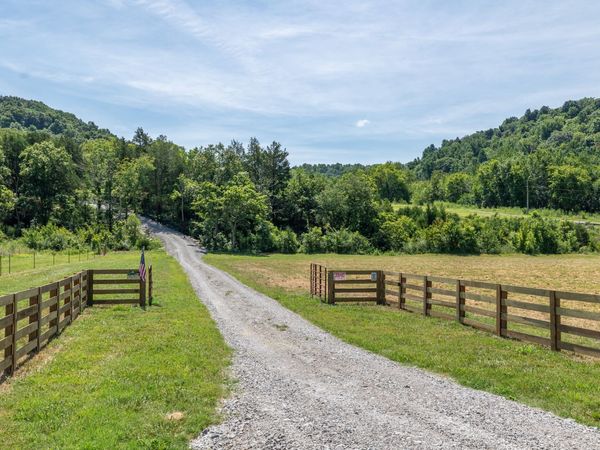 2952 Springplace Rd , Belfast, TN 37019