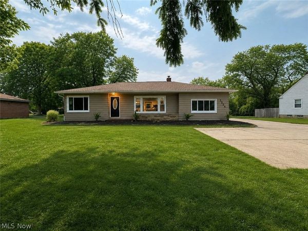 1275 Hillside Road , Seven Hills, OH 44131
