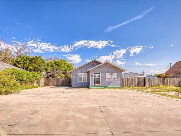1711 W Broadway Avenue, Elk City, OK 73644