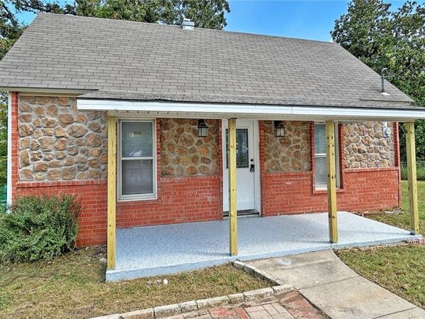 221 C Street , Rogers, AR 72756