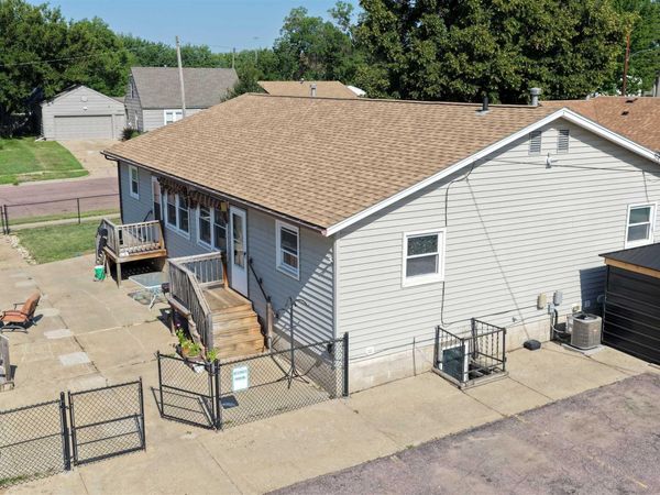 904 S Blaine Ave, Sioux Falls, SD 57103