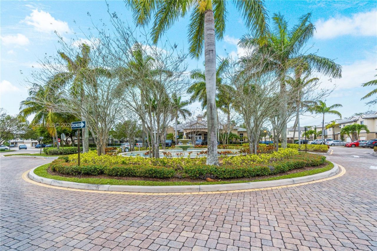 1993 Marsh Harbor Dr , Riviera Beach, FL 33404 Photo