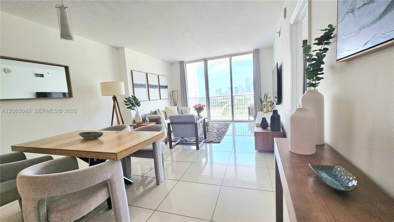 1750 N Bayshore Dr , Unit 2010, Miami, FL 33132 Photo
