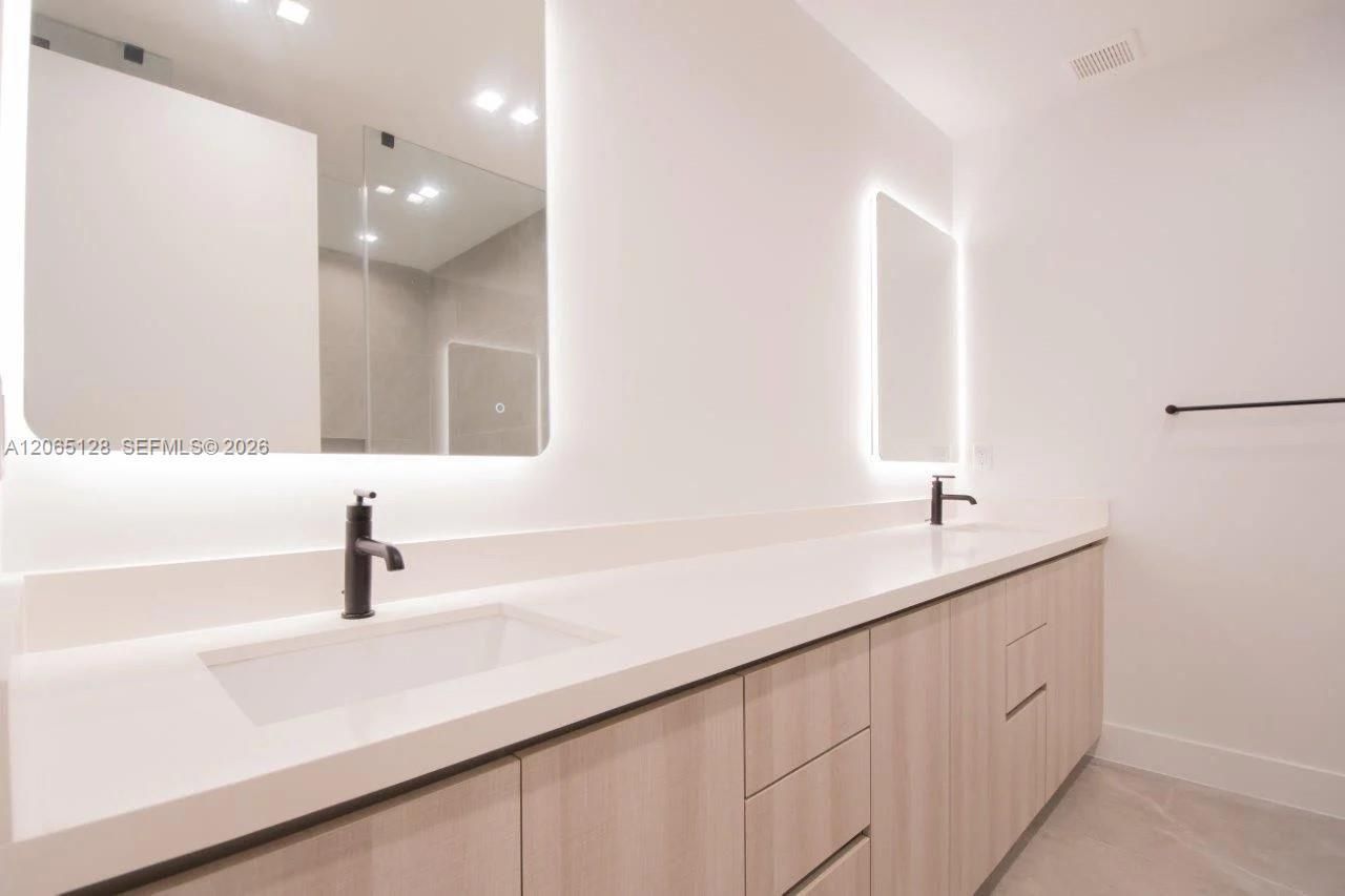 6860 SW 80th St , Unit 6860, Miami, FL 33143 Photo