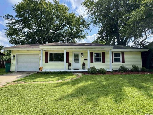 133 HOLDEN Drive, Macomb, IL 61455