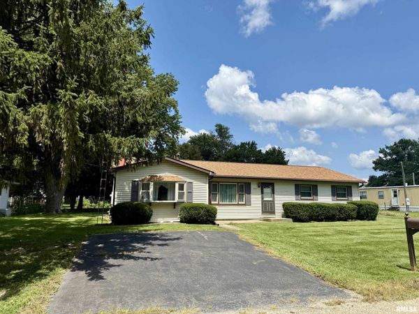 628 W VAN BUREN Street, Greenview, IL 62642