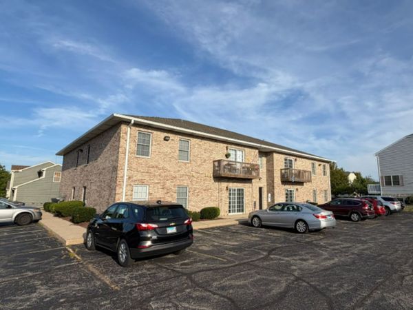 555 Strack Street , Unit 202, Cortland, IL 60112