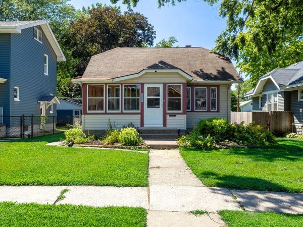 2720 Tremont Avenue , Davenport, IA 52803