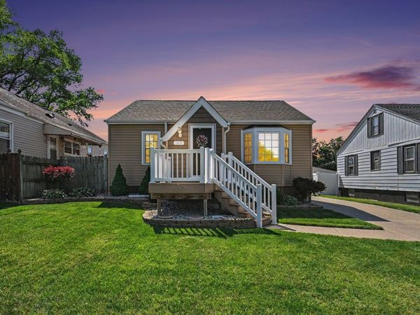 18010 Burnham Avenue , Lansing, IL 60438