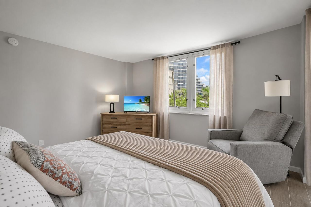 2200 NE 33rd Avenue, Unit 3E, Fort Lauderdale, FL 33305 Photo