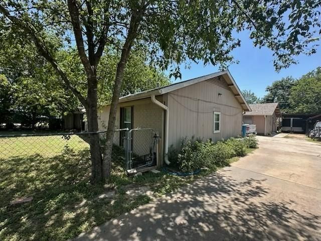 1109 N Meadows Dr, Austin, TX 78758 Main Photo