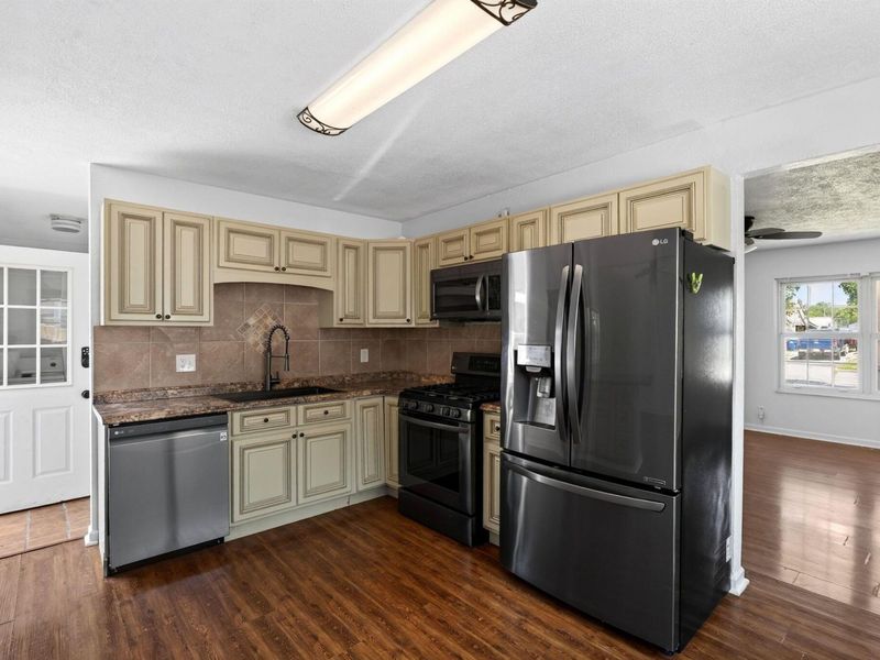 411 Westport Drive , Groveport, OH 43125 Photo 4