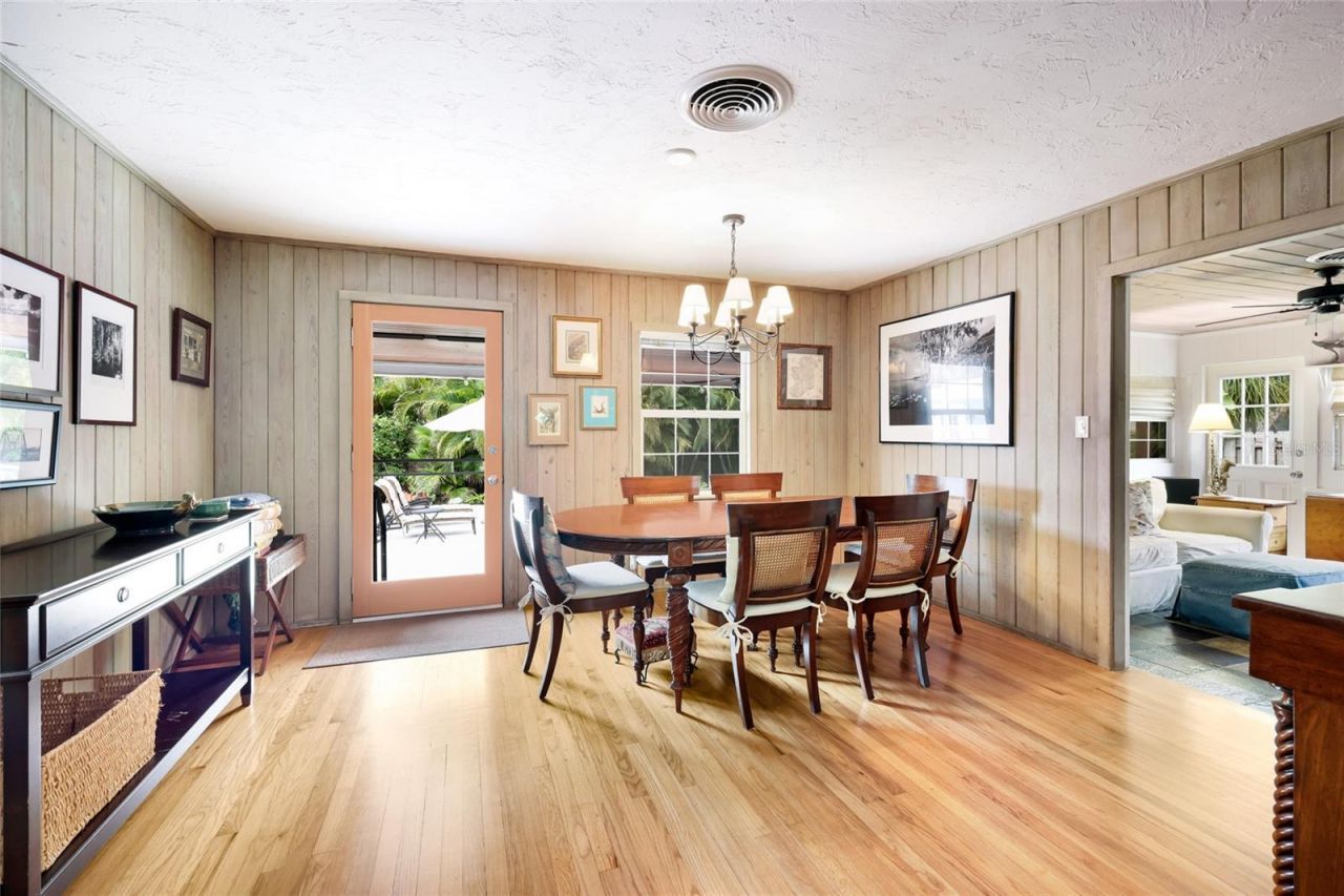 2070 Hyde Park Street, Sarasota, FL 34239 Photo