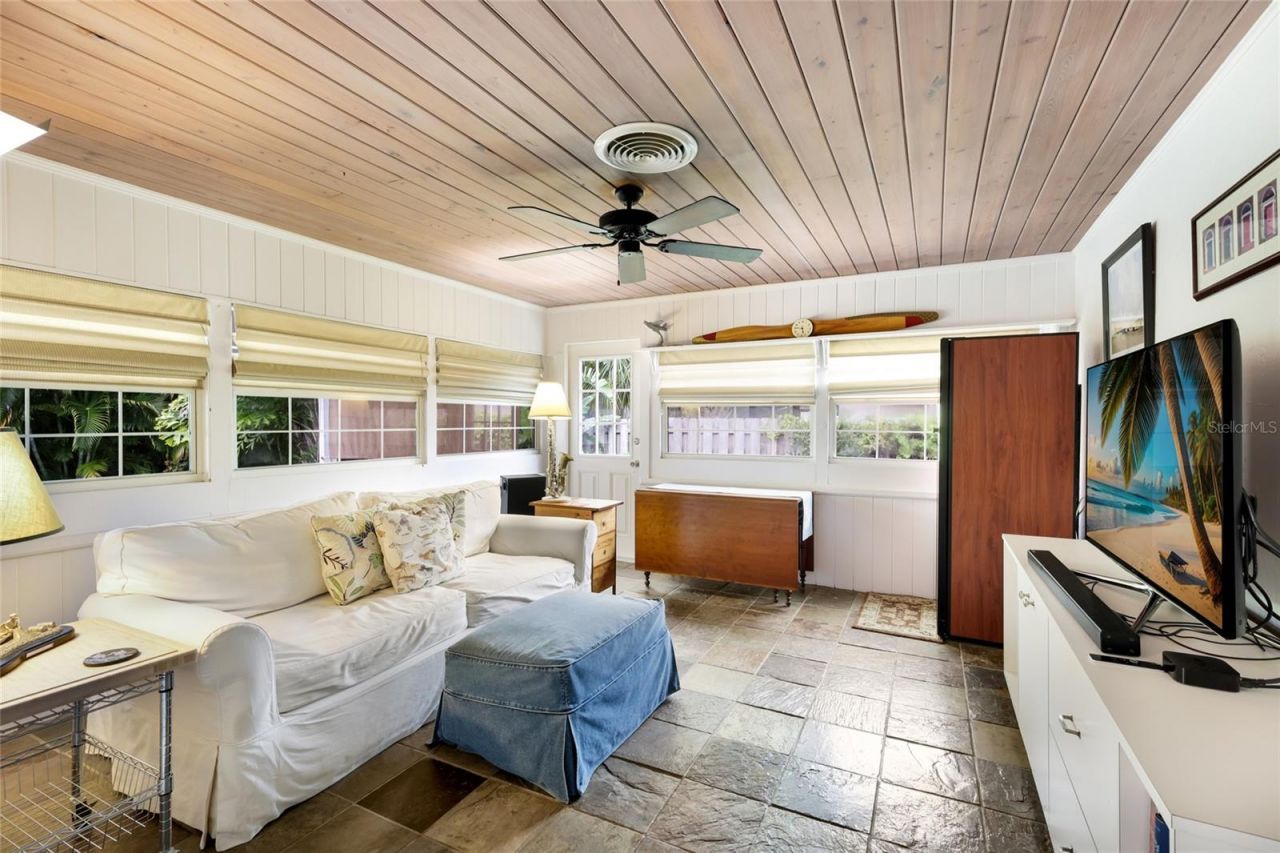 2070 Hyde Park Street, Sarasota, FL 34239 Photo