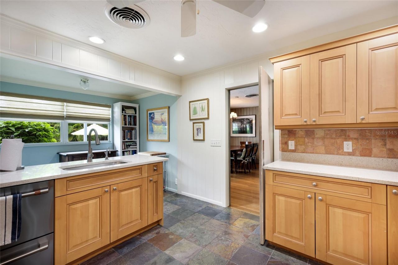 2070 Hyde Park Street, Sarasota, FL 34239 Photo