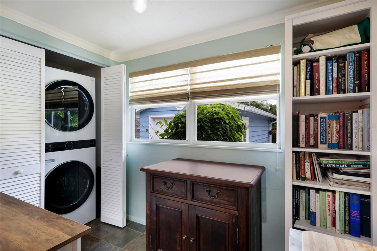 2070 Hyde Park Street, Sarasota, FL 34239 Photo