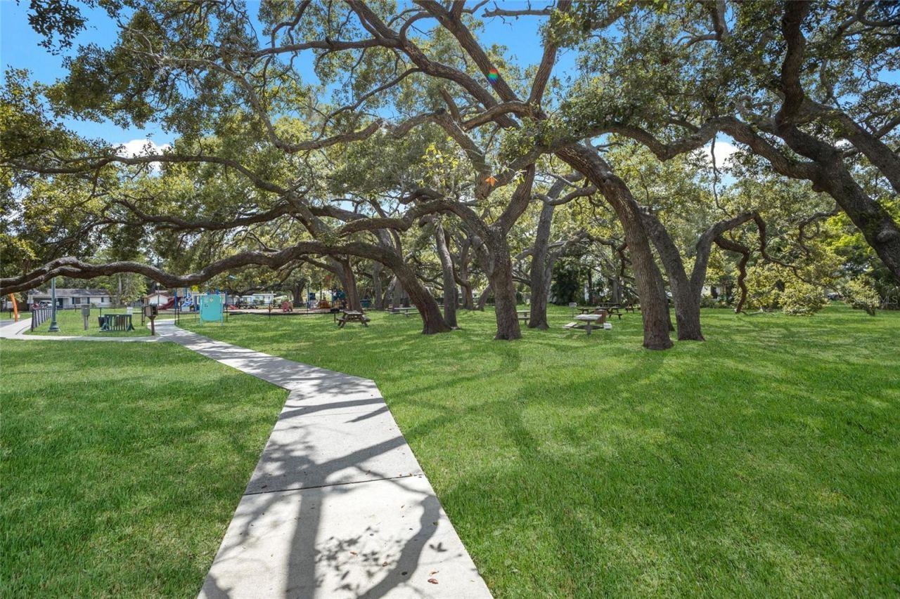 2070 Hyde Park Street, Sarasota, FL 34239 Photo