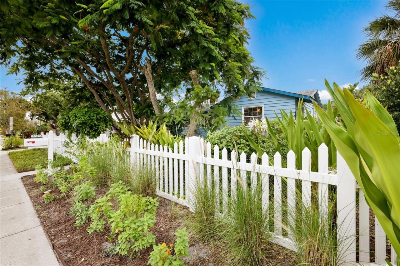 2070 Hyde Park Street, Sarasota, FL 34239 Photo