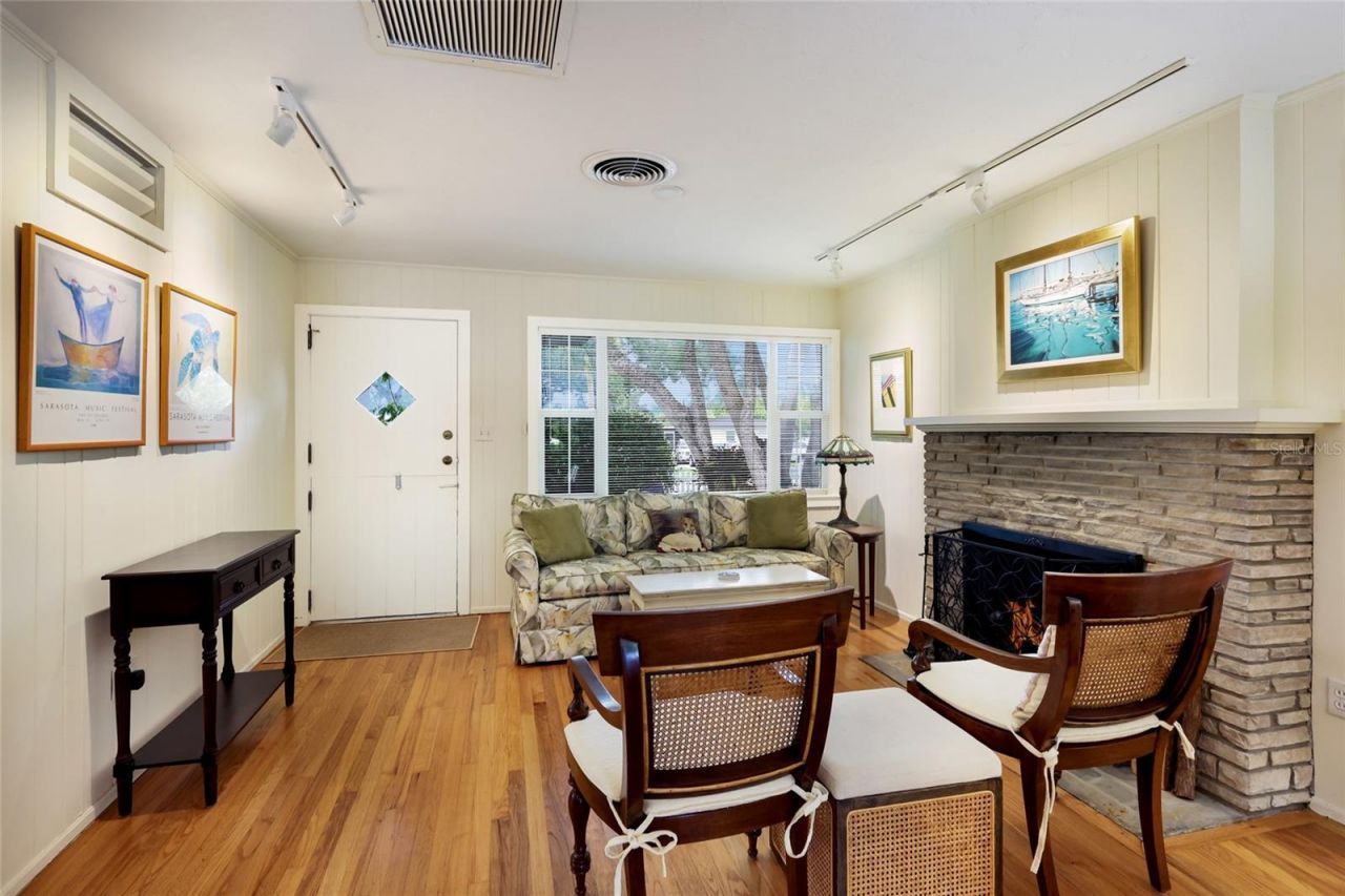 2070 Hyde Park Street, Sarasota, FL 34239 Photo