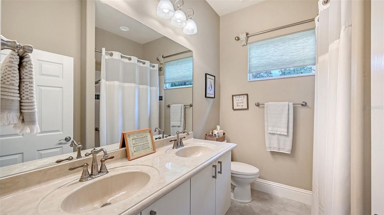6682 Saint James Crossing, University Park, FL 34201 Photo