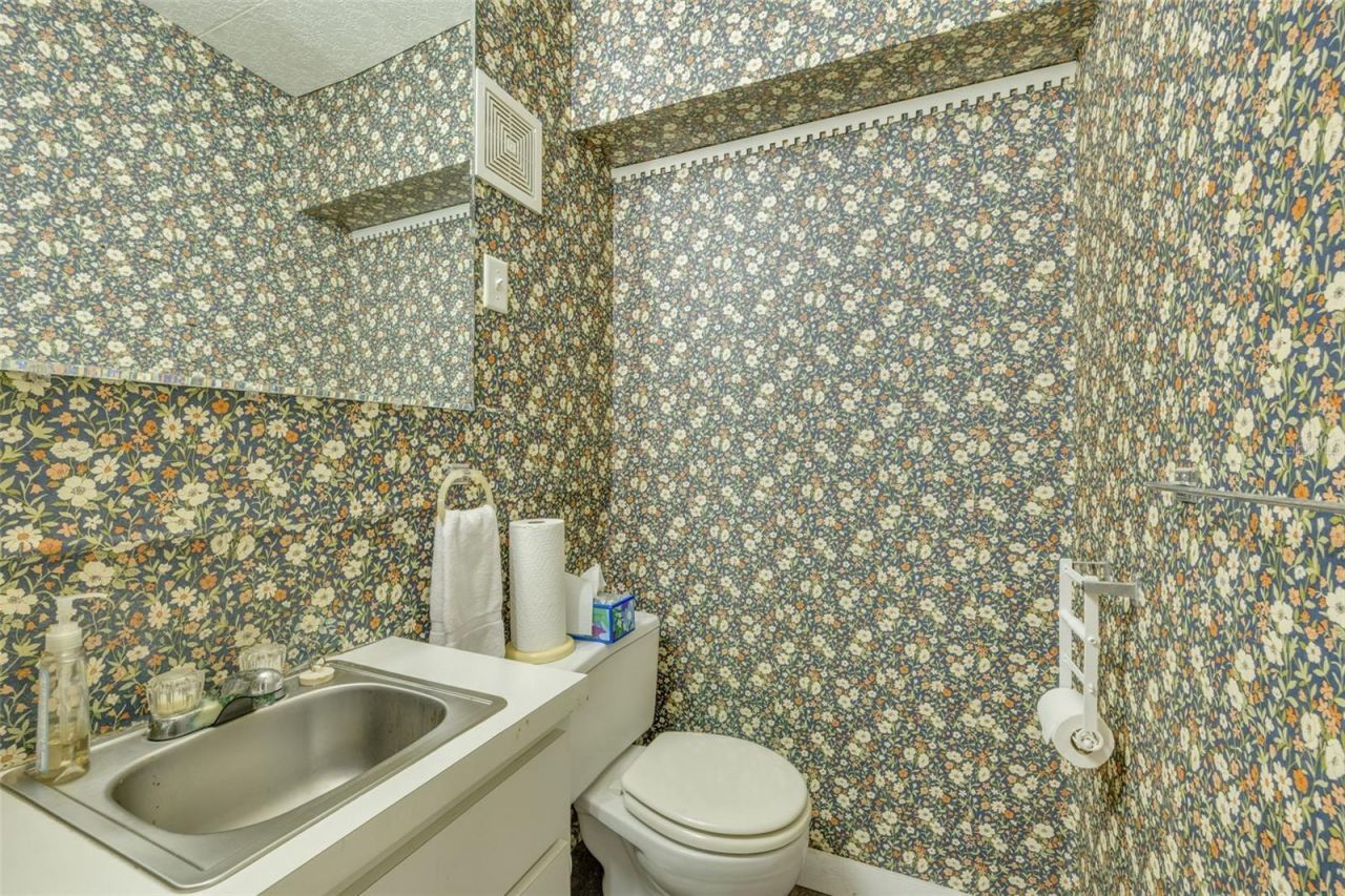 2865 E Bay Drive, Largo, FL 33771 Photo
