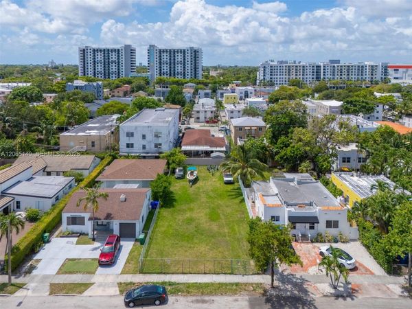 2020 SW 5th St , Miami, FL 33135
