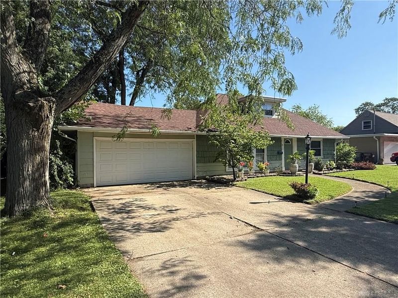 813 E Stroop Road, Kettering, OH 45429 Photo 4