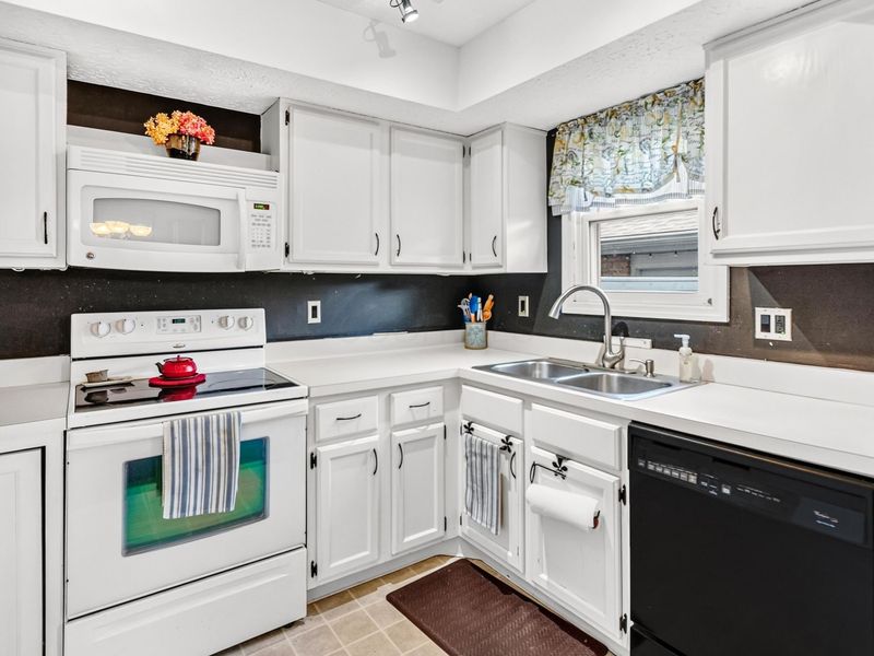 5298 Bethel Woods Drive , Columbus, OH 43220 Photo 9
