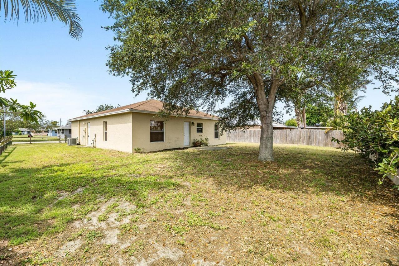 913 SE Forrest Park Drive, Stuart, FL 34994 Photo