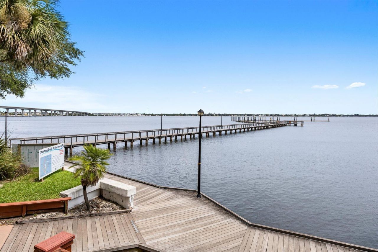 913 SE Forrest Park Drive, Stuart, FL 34994 Photo