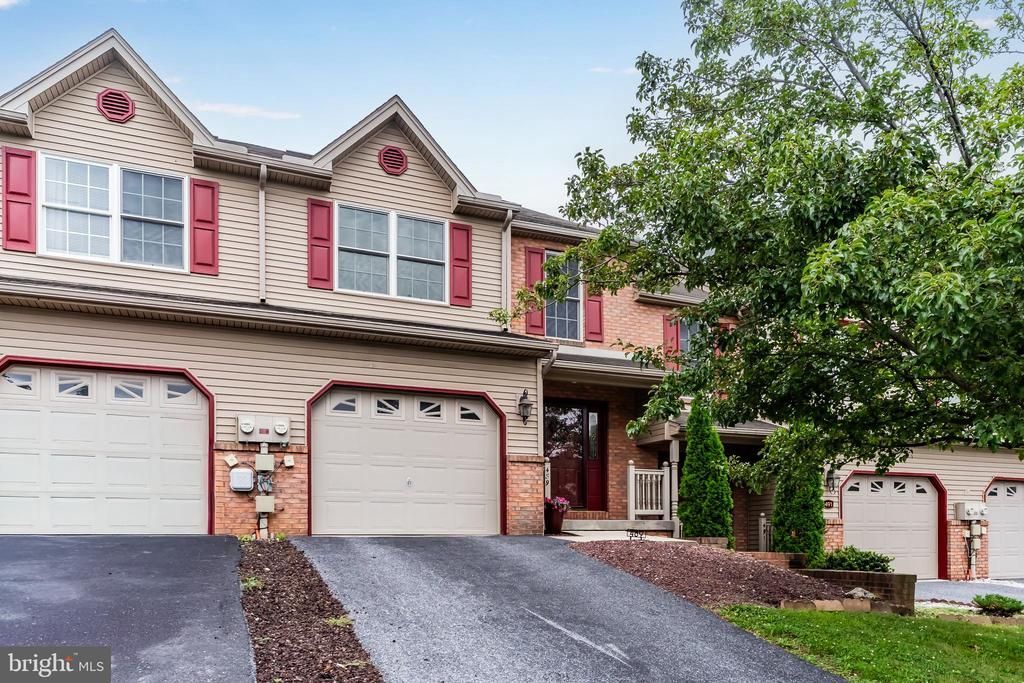489 SUNDAY DRIVE , HARRISBURG, PA 17111