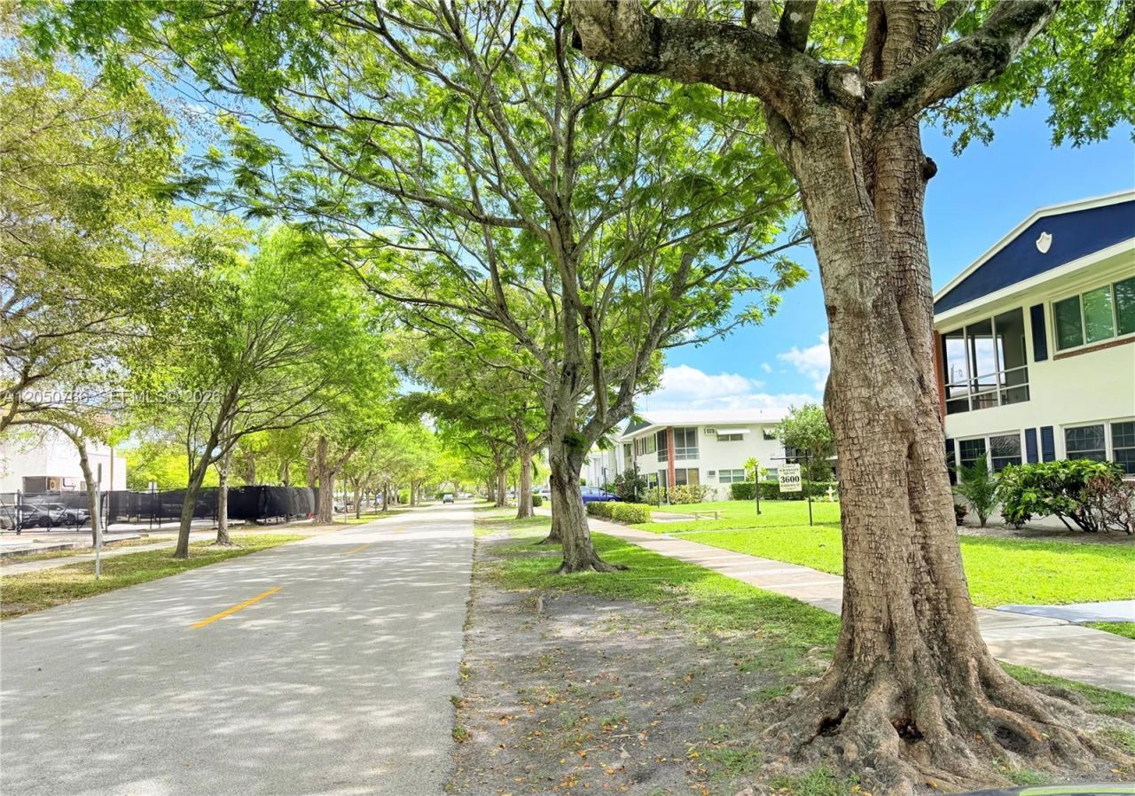 3600 Harrison St , Unit 16B, Hollywood, FL 33021 Photo