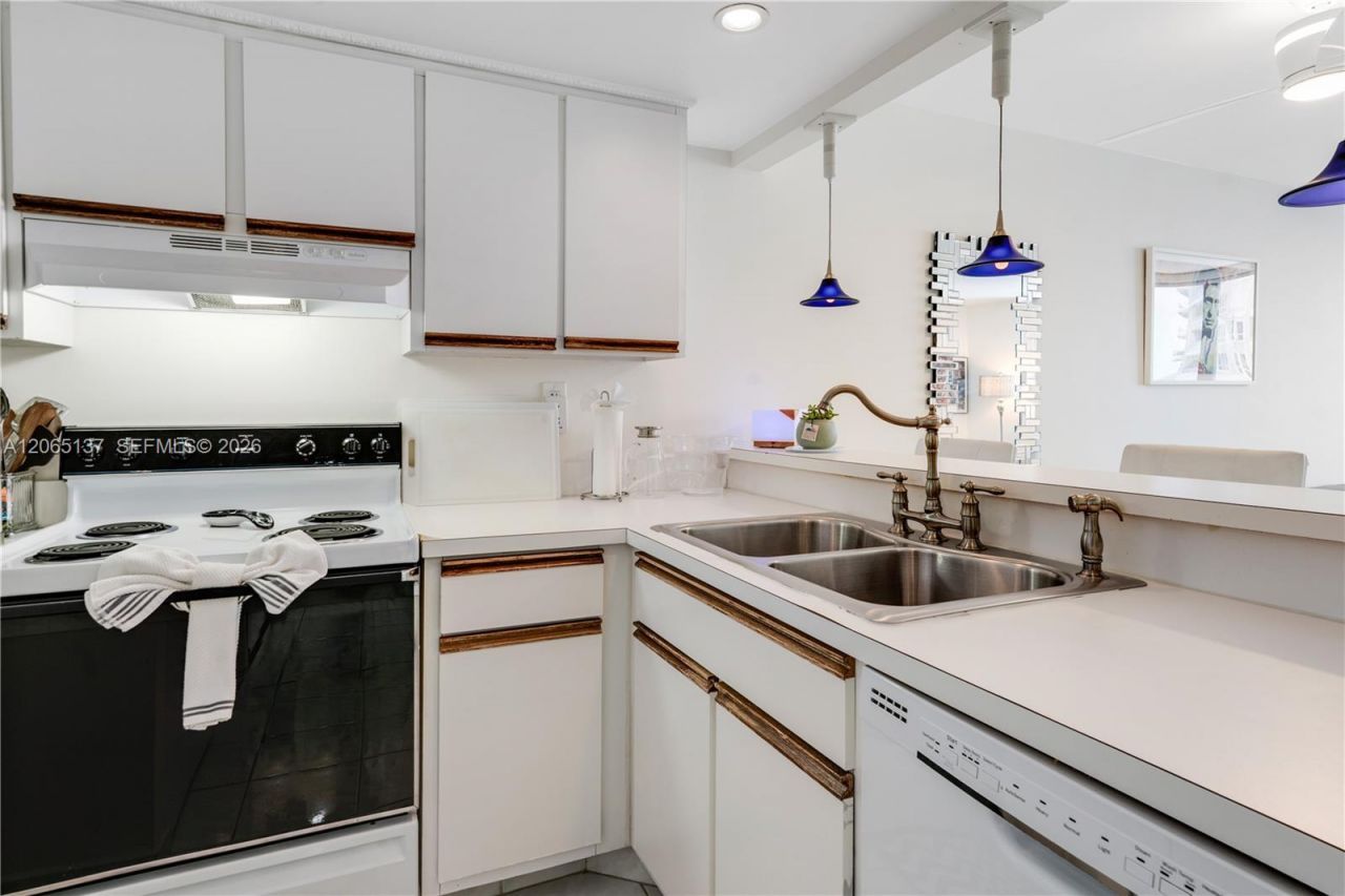 540 Brickell Key Dr , Unit 1422, Miami, FL 33131 Photo