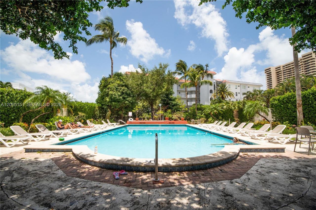 255 W 24th St, Unit 436, Miami Beach, FL 33140 Photo