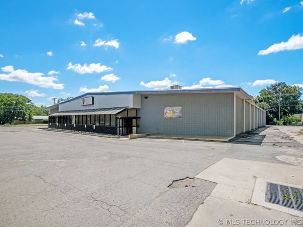814 E Cherokee Avenue , Sallisaw, OK 74955