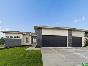 21126 Atwood Avenue, Elkhorn, NE 68022