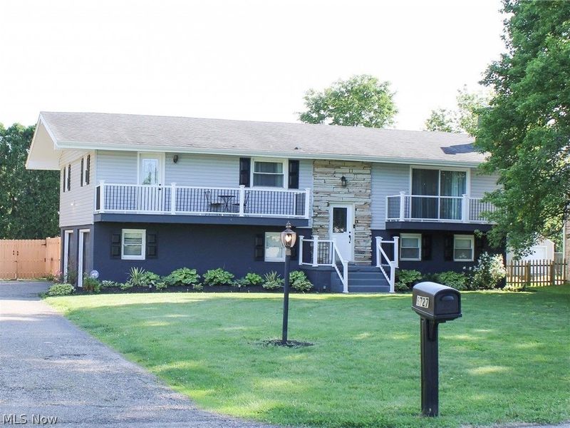 6727 Amsel Avenue NE, Canton, OH 44721 Photo 2