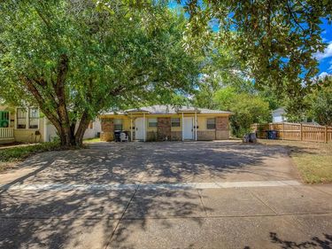 2700 S Adams Street, Fort Worth, TX 76110