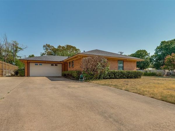 303 Merribrook Trail, Duncanville, TX 75116