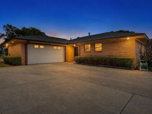 303 Merribrook Trail, Duncanville, TX 75116