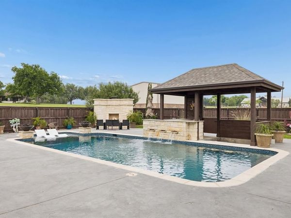 2009 Lakeshore Drive, Cleburne, TX 76033