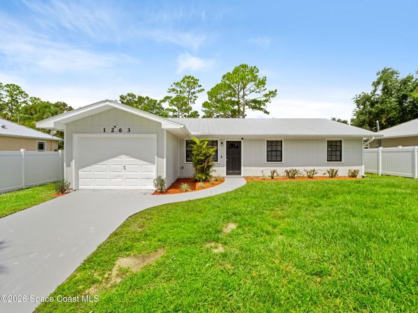 1263 37th Avenue SW , Vero Beach, FL 32968