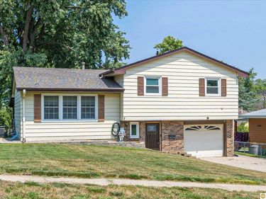7718 Vernon Avenue, Omaha, NE 68134