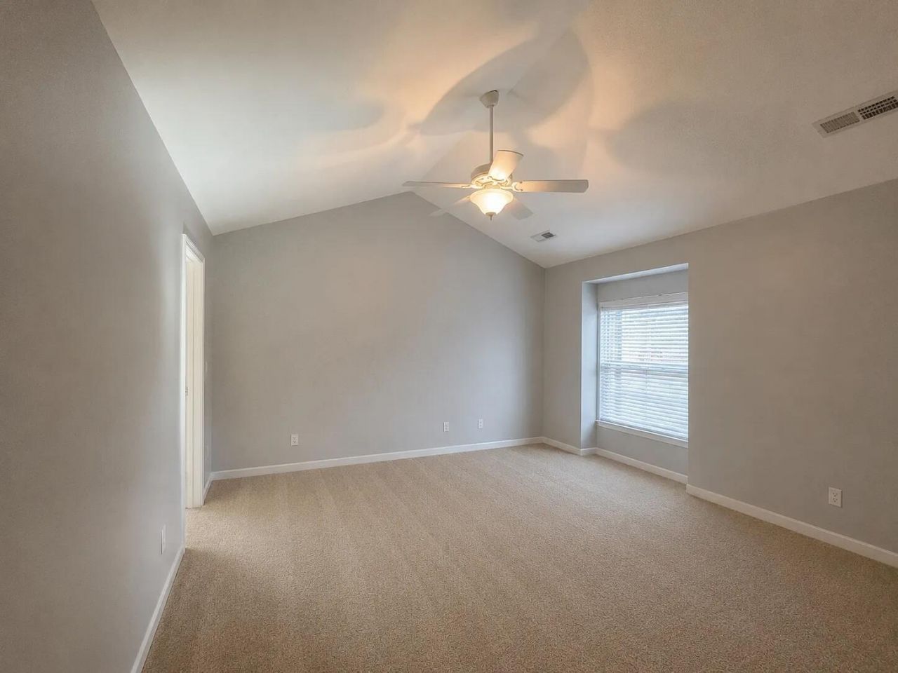 202 Kelsey Boulevard Photo 8
