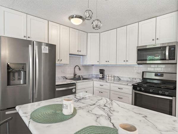 9601 Lonsdale Circle, Minnetonka, MN 55305