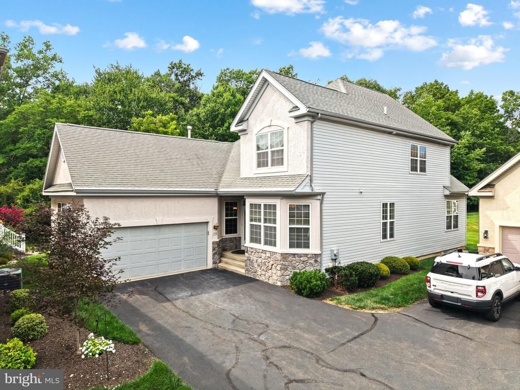 908 FARNHAM COURT , WARRINGTON, PA 18976