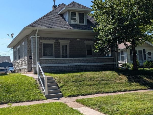 258 7th Street , Silvis, IL 61282