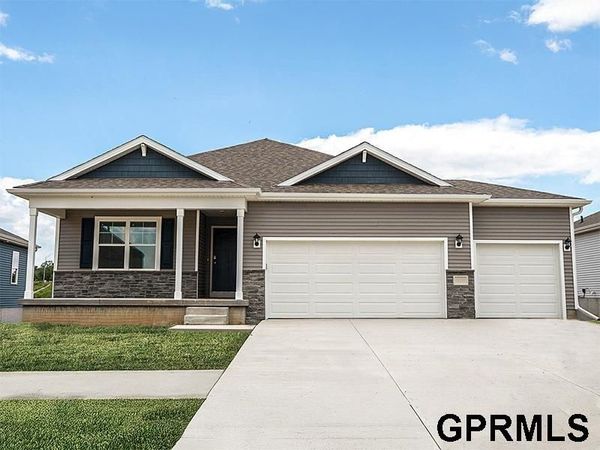 8608 S 185th Street, Gretna, NE 68136